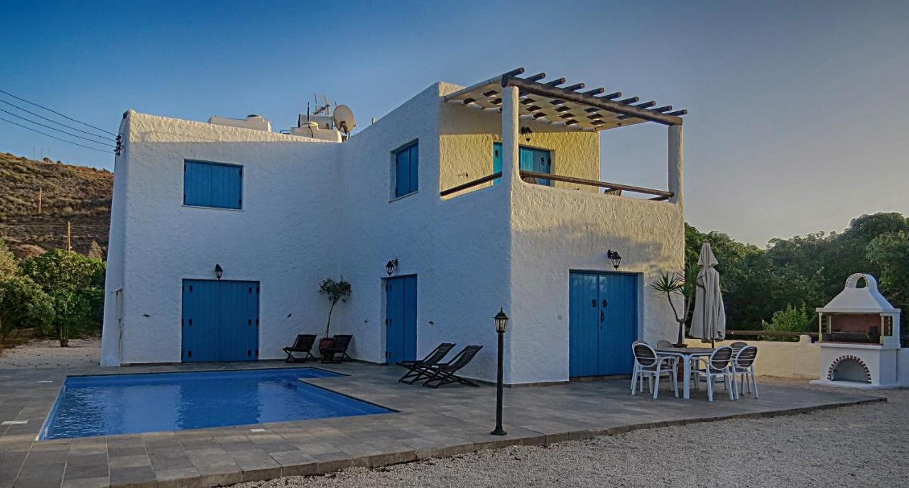 פומוס Votsalo Villa חדר תמונה